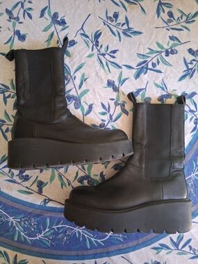 Black Platform Chelsea Boots